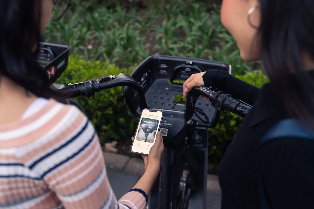 如何讓旅遊品牌在AI搜尋時代被引用-雙引擎策略解析